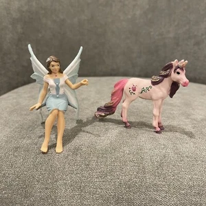 Schleich 42526 Fairy Café Blossom Bayala Fairy Figure and Pink Unicorn Figure - Picture 1 of 5