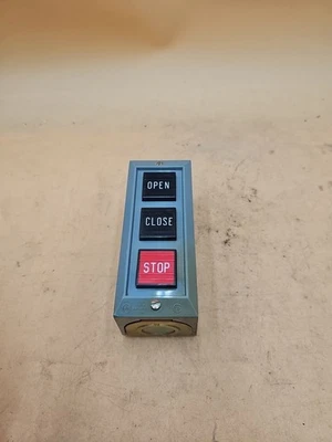 Square D  9001-BG303 3 Position Open/Close/Stop Push Button Control Station - Image 1 of 4