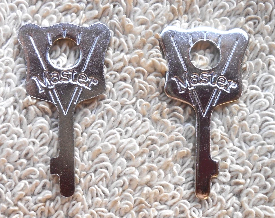 MASTER LOCK MASTERLOCK (2) MASTER PADLOCK Lock #175 Key TOOL For Changing Lock Combo