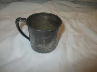 Taza bebé Tudor Plate Oneida Community plateada Foto 1 de 4