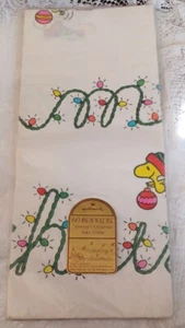 VINTAGE NEW HALLMARK 60 IN. X 102 IN. "SNOOPY" CHRISTMAS TABLE COVER MADE IN USA - Picture 1 of 5