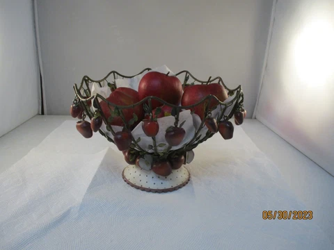 Metal Fruit Basket Apple Trim with Apple Decoration Cover