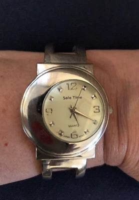 Vintage Solo Time Silver tone hinged bracelet Women's Wristwatch not tested - Image 1 of 4