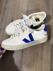 Damen Veja Leder Campo Sneaker mit Royalblau einmal getragen Größe 10 - Bild 1 von 15