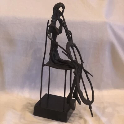"Escultura de metal violonchelista brutalista de 10"" músico clásico moderno de mediados de siglo" Foto 1 de 4