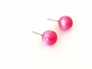 Pendientes de senos de Lucite a rayas vintage de color rosa intenso Fuchsia Moonglow - Imagen 1 de 5