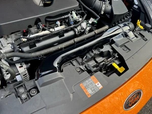 Ford Fiesta Mk8/8.5 - Cubierta de admisión de aire - Cubierta de acrílico Brillo Plástico Negro - Imagen 1 de 3