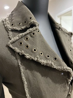 Chaqueta con tachuelas con dobladillo deshilachado Eastside Westside - Talla M Foto 1 de 4