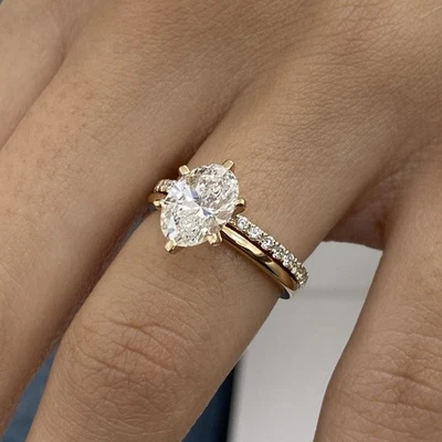 Anillo de diamantes ovalado VS1 E IGI certificado 2 quilates creado en laboratorio conjunto de bandas de oro amarillo de 14 quilates Foto 1 de 4