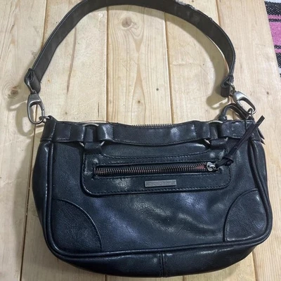 Bolso de Hombro Victoria’s Secret Aspecto Cuero Negro – Baguette Minimalista Y2K Foto 1 de 4