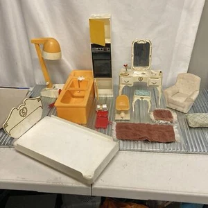 Vintage SINDY Furniture Lot Bundle - Dressing Table, Bed, Rug, Stool, Bath, Hair - Picture 1 of 15