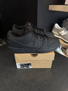 Nike SB Dunk Low Pro Triple Black Size 9, PREOWNED - Picture 1 of 5