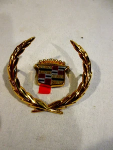 1988-91 CadillacGold Wreath & Roof Emblem NOS 20733819-20 - Picture 1 of 6