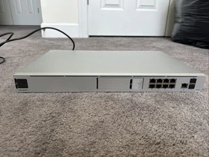 Ubiquiti 10G SFP+ Passerelle de sécurité d'entreprise et appliance réseau (UDM-PRO) - Photo 1/2