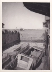 Original Snapshot Photo LANDING CRAFT & DUKW INVASION OF INCHON 1950 KOREA 812c - Picture 1 of 2