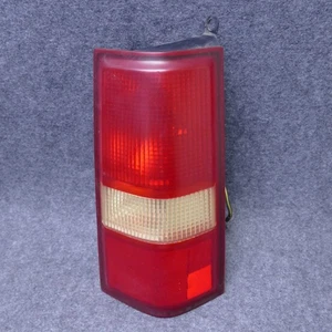 Lámpara de luz trasera de pasajero derecha Express Savana 1500-3500 2003-17 25756610 OEM 79092 - Imagen 1 de 9