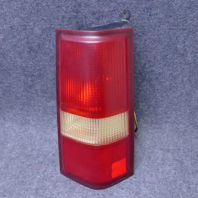 Lámpara de luz trasera de pasajero derecha Express Savana 1500-3500 2003-17 25756610 OEM 79092 Foto 1 de 4