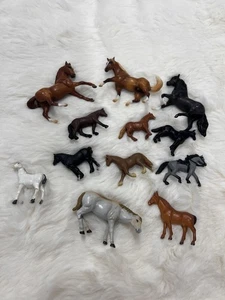 Lotto cavalli vintage Breyer Reeves mini cavalli cavalli imperiali scuderie - Foto 1 di 5