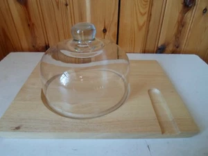 Tablero de queso de madera verde Stow con cúpula de vidrio transparente {sin cuchillo} 21,5 cm x 28 cm - Imagen 1 de 8