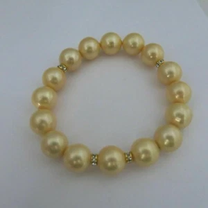 Armband aus Muschelkernperlen in der Farbe Gold 12mm / 21cm mit Zirkoniastein - Bild 1 von 2