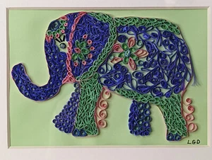 Quilling de papel elefante enmarcado debajo de vidrio flores decoración de pared boho niños circo - Imagen 1 de 6