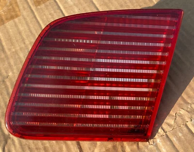 Luz trasera interior derecha Saab 9-5 2006 2007 2008 2009 sedán pasajero OEM usada Foto 1 de 3