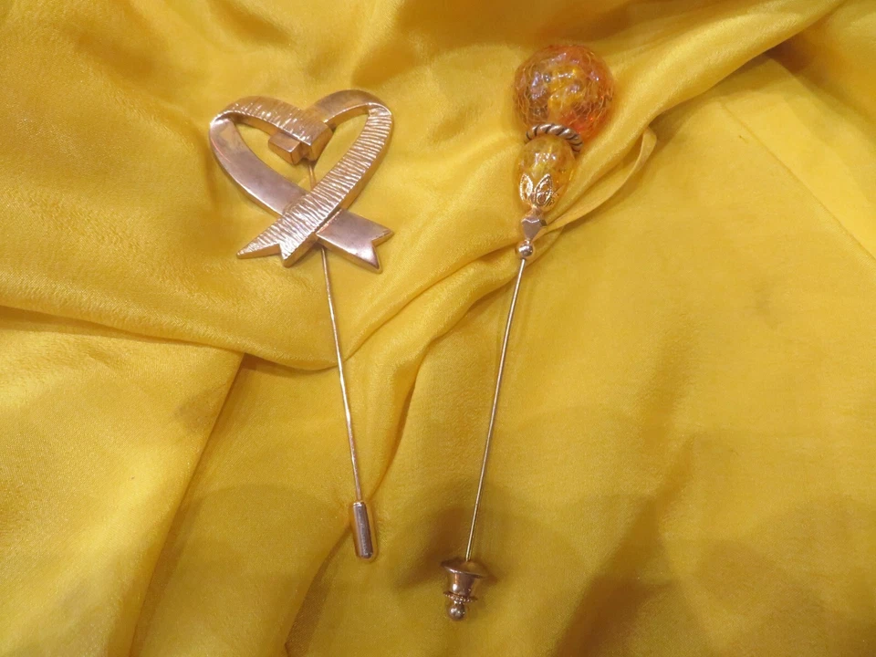 lot de 2 anciennes epingles a chapeau annees 70 en metal - Photo 1/1