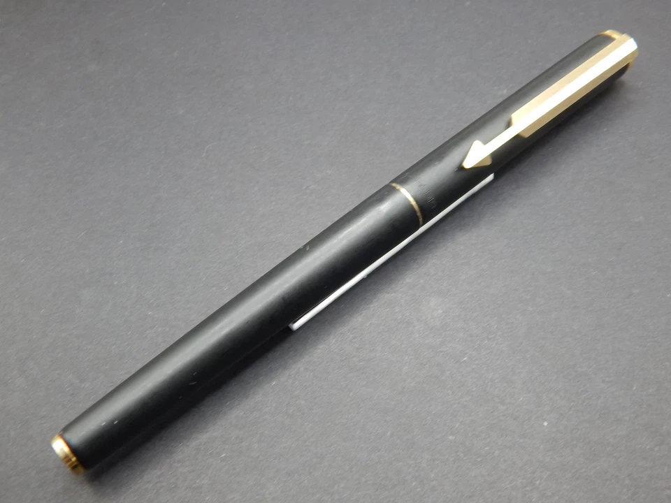 Pluma Estilográfica Parker Arrow/95 Negra Mate GT Foto 1 de 4