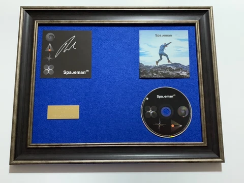 PERSONALLY SIGNED/AUTOGRAPHED NICK JONAS - SPACEMAN FRAMED CD PRESENTATION Cover