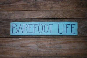 Letrero de madera pintado personalizado Barefoot Life 20 en decoración de playa costera (elige colores) - Imagen 1 de 5