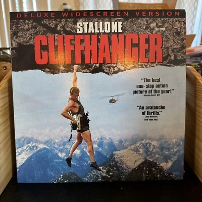 Cliffhanger Deluxe Widescreen Version (Laserdisc, 1993) - Image 1 of 2