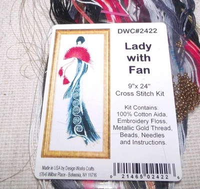 Kit de punto de cruz contado Design Works DAMA CON VENTILADOR 9" X 24" con cuentas Foto 1 de 2