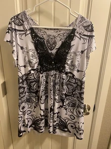 Covington L XL Top Sublimation Black White Stretch Blouse Metal Bling Crochet La - Picture 1 of 9