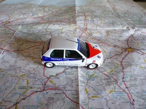 PEUGEOT 106 Rallye Jeunes 1996 Loeb IXO 1/43 avec défaut - Imagen 1 de 2