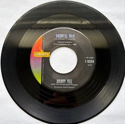 BOBBY VEE-LIBERTY F-55354-BASHFUL BOB-TAKE GOOD CARE OF MY BABY-7" 1961 POP VG - Imagem 1 de 4