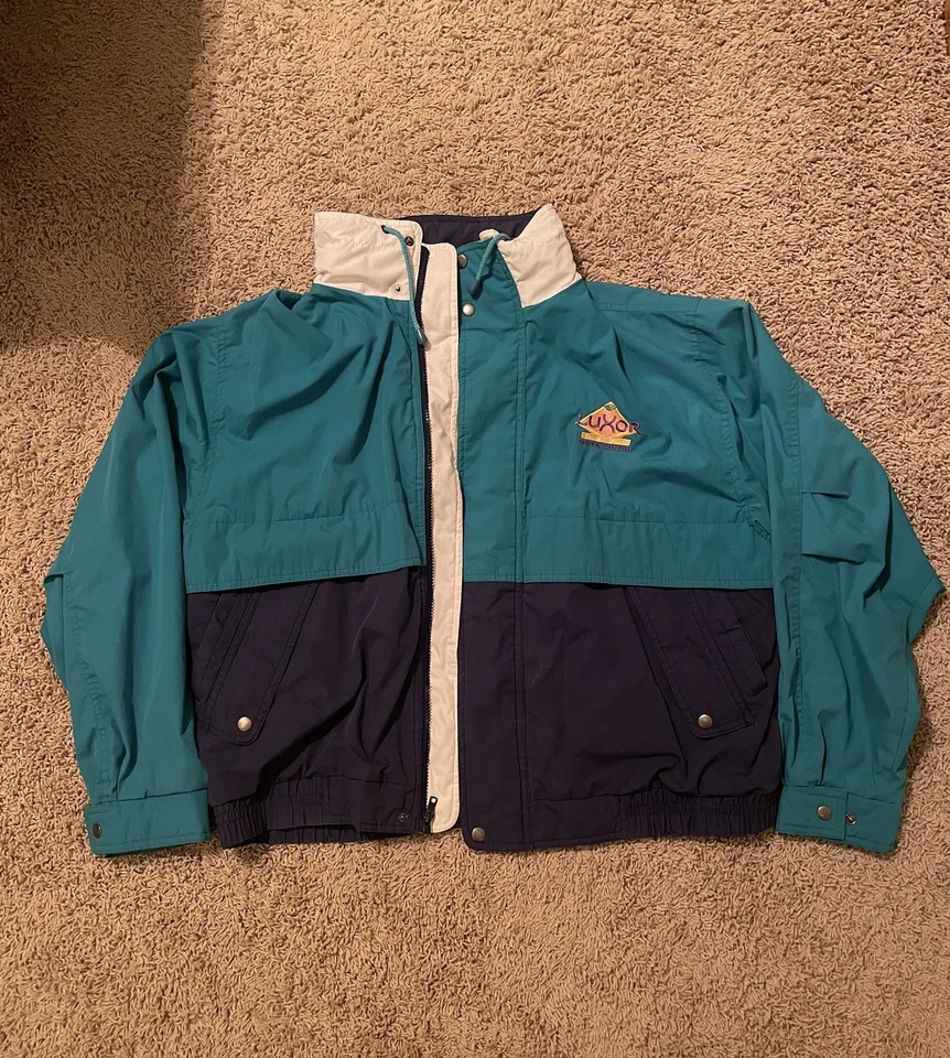 Jaqueta corta-vento vintage anos 90 Las Vegas Luxor Hotel - Imagem 1 de 4