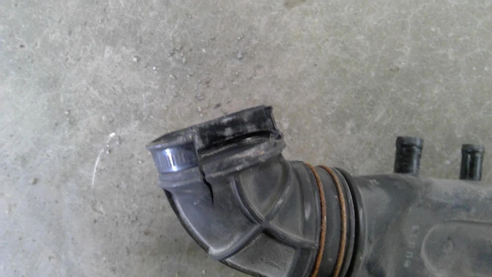 Used Air Cleaner Assembly fits: 2000 Nissan Pathfinder 6 cylinder Grade A - Image 1 of 4