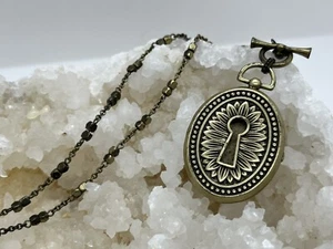 Vintage Fossil Keyhole Locket & Chain Brass Tone - Picture 1 of 9