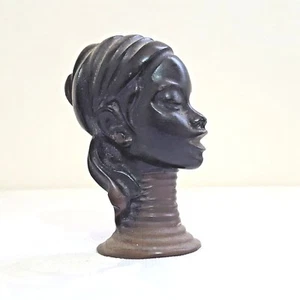 Figura de bronce arte israelí La cabeza de una mujer - Imagen 1 de 3