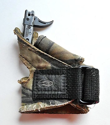 Winn Archery Free Flight Release C-10 Small Right - Image 1 of 4