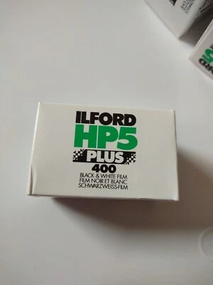 Película Ilford HP5 PLUS 400 blanco y negro 35 mm (24 exposiciones, paquete de 5) Foto 1 de 4