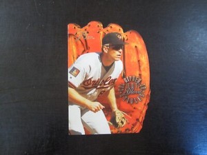1994 Flair Hot Glove # 8 Cal Ripken Jr Card (B62) Baltimore Orioles