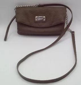 Borsa convertibile Nine West Vegan in pelle con tracolla Wrislet - Foto 1 di 17