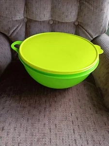 Tupperware Thatsa Schüssel GRÜN SCHÜSSEL #2539 mit GRÜN # 2827 groß 32 Tassen - Bild 1 von 5
