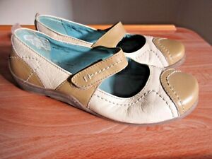 HUSH PUPPIES LADIES CREAM LEATHER FLAT SHOES with STRAP UK SIZE 7 EE EXTRA WIDE