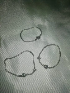 3 x Pandora Moments Snake Chain Bracelets + 2 x Charms in various sizes Job Lot - Picture 1 of 8