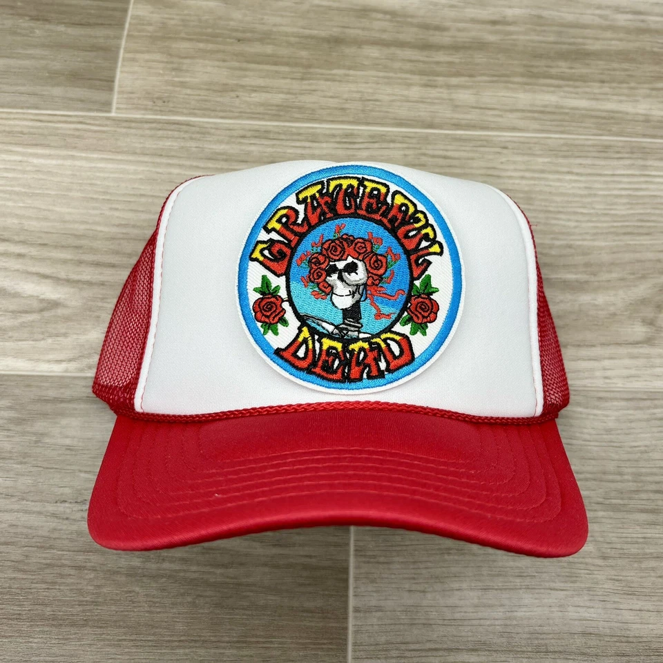 Sombrero de camionero Grateful Dead (esqueleto/flores) en blanco/rojo con espalda de malla Foto 1 de 1