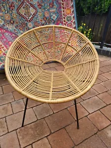 RARE VINTAGE ANTIQUE MID CENTURY CANE BAMBOO WHICKER ROUND CHAIR METAL LEGS BOHO - Picture 1 of 9