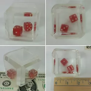 Vintage Paar Würfel eingehüllt in einem klaren Acryl Würfel 2" Würfel - AUSSCHICKSICHER WÜRFEL - Bild 1 von 6