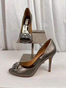 Badgley Mischka Hollie argento scamosciato strass punta aperta pompa taglia 7 1/2 M - Foto 1 di 9